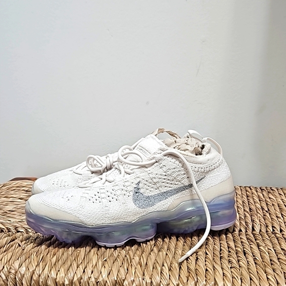 Nike Air Vapormax size 7 women's - Picture 1 of 6